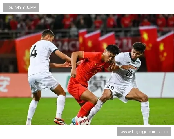 中国男足逆转取胜亚洲劲旅全场鏖战展现顽强拼搏精神