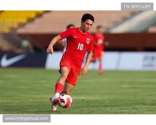 国足新星闪耀国际赛场助球队逆转强敌引发球迷热议与媒体关注
