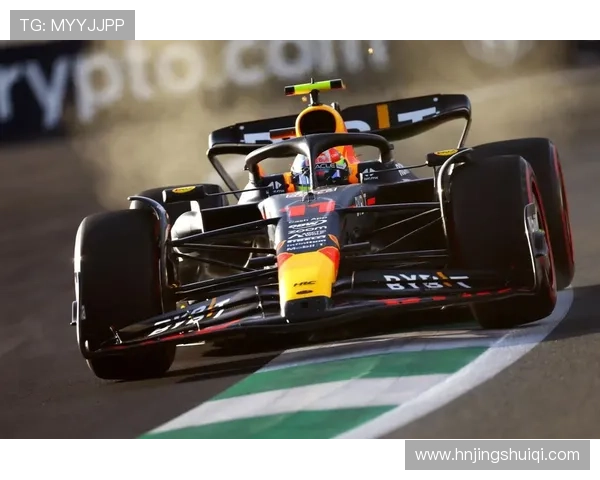 F1赛季战况激烈 红牛双雄继续称霸 梅赛德斯寻求突破积分榜争夺愈加白热化