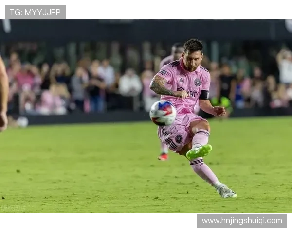 梅西在迈阿密国际首场比赛中大放异彩 关键时刻助球队逆转获胜